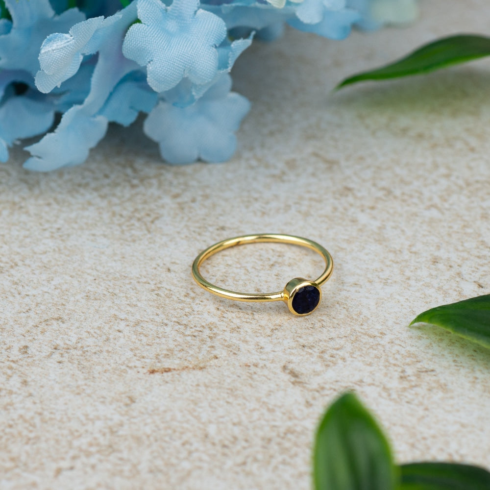 Geboortesteen Ring Saffier September – 925 Zilver Verguld (Maat 17)