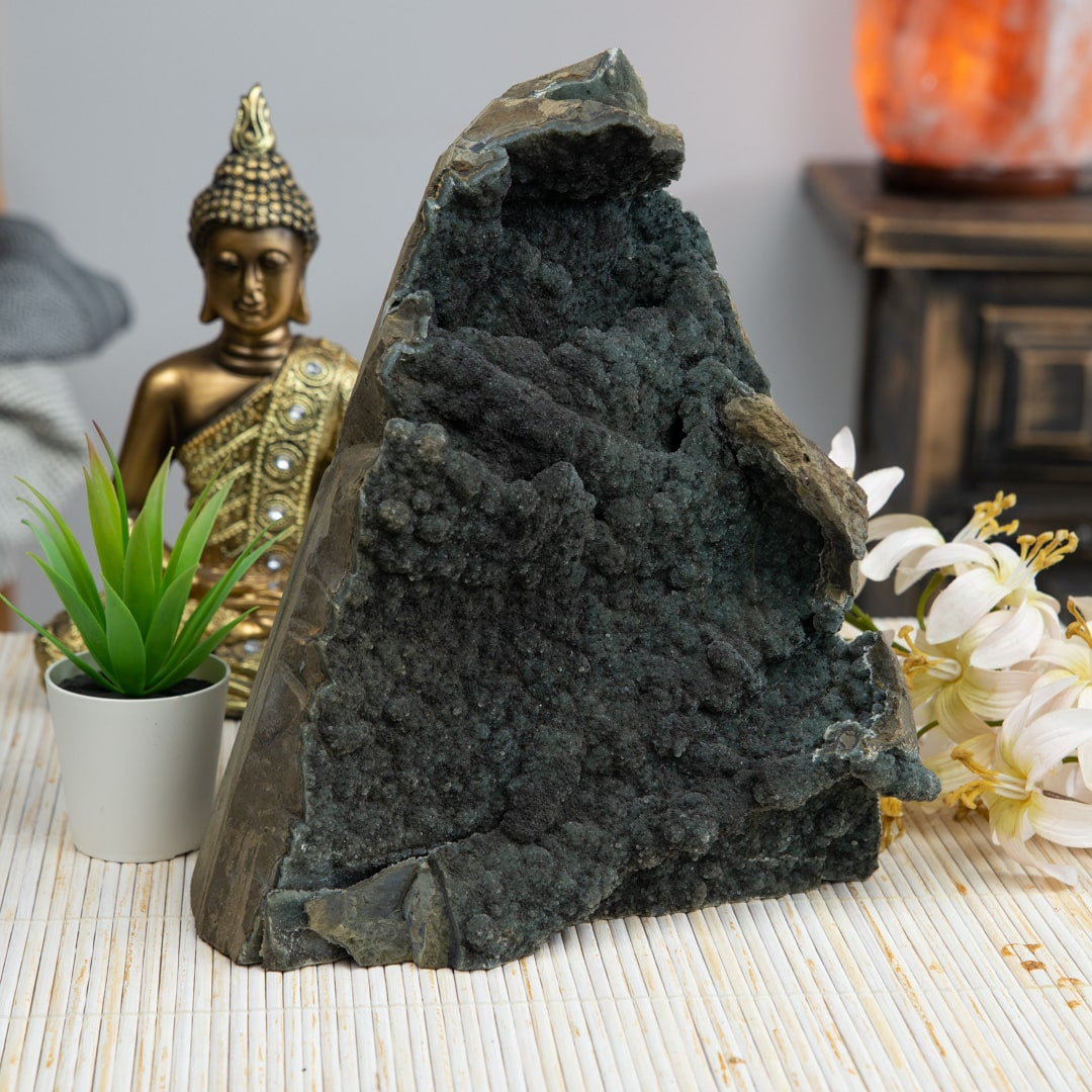 Ruwe Zwarte Amethist Edelsteen Geode Staand 3500 gr