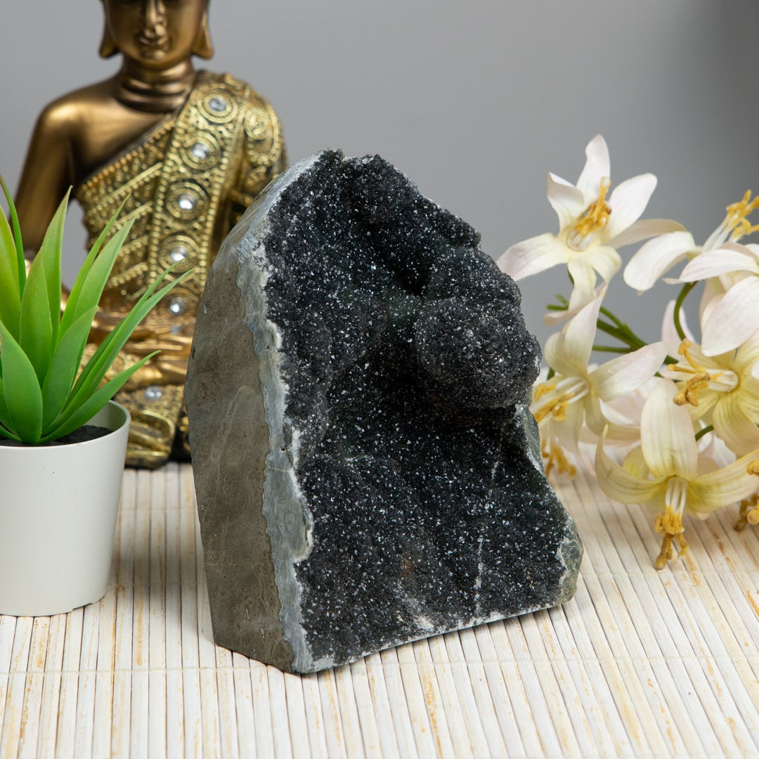 Ruwe Zwarte Amethist Edelsteen Geode Staand 1000 – 2000 gr