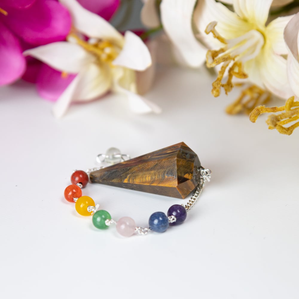 Pendel Edelsteen Tijgeroog Facet met Chakra Kralenketting