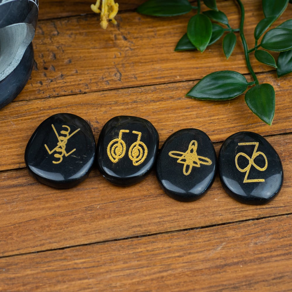 Reiki Stenen Zwarte Jaspis in Fluwelen Buidel – 4 stenen.