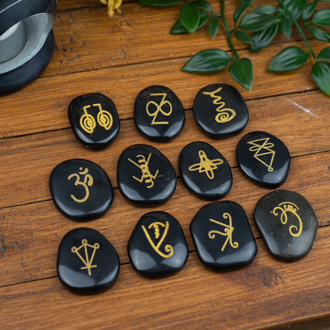 Reiki Stenen Zwarte Jaspis in Fluwelen Buidel – 4 stenen.